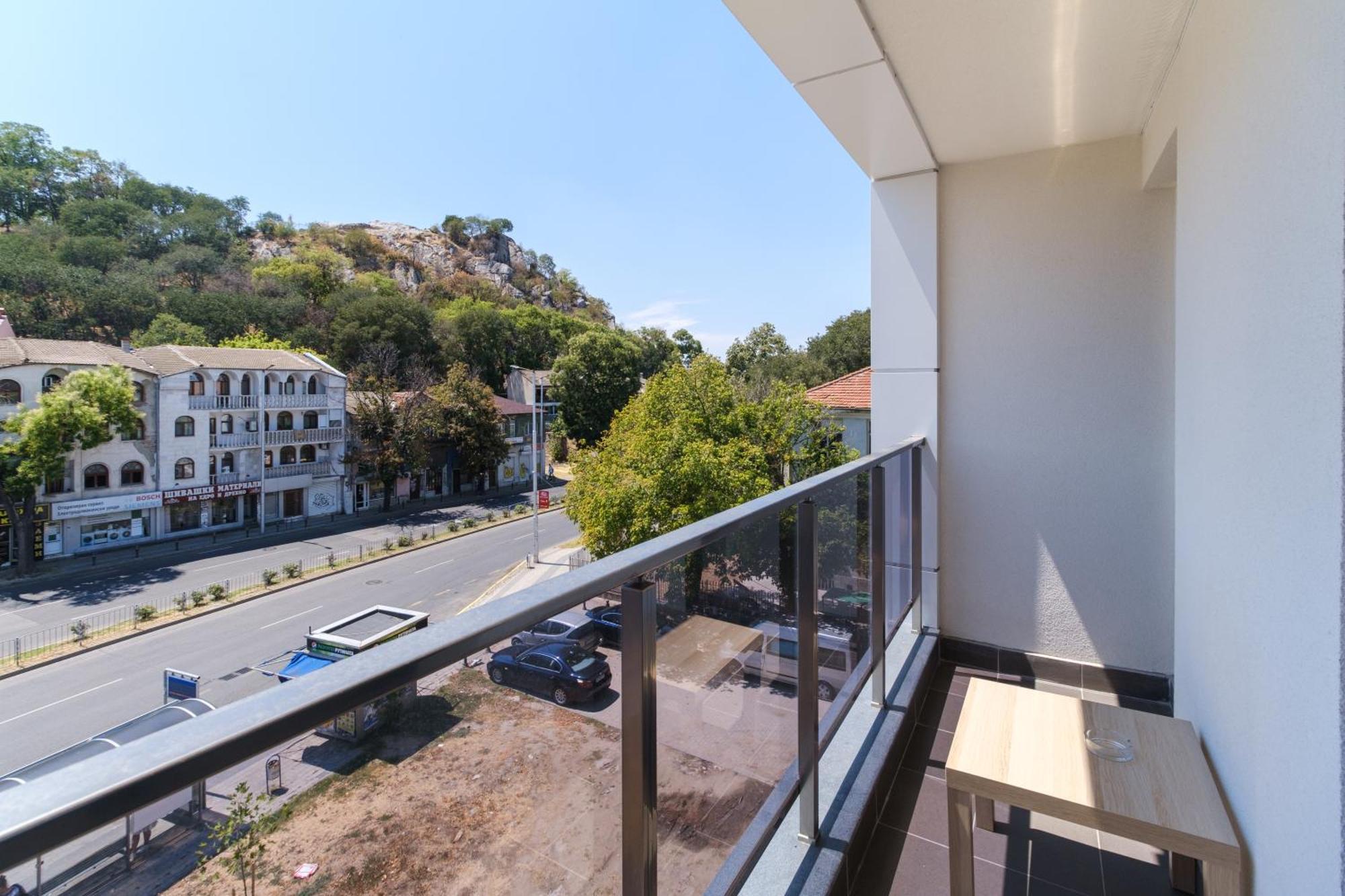 Modern 1-Bedroom Apartment With Free Parking Plovdiv Eksteriør bilde